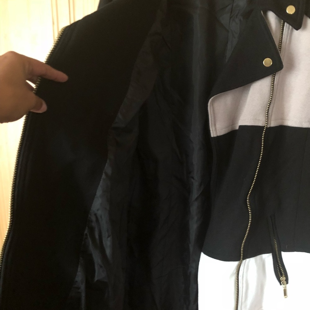 Woman’s Color-block Jacket - Picture 3 of 4